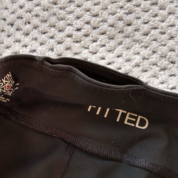 Danskin Women's Black Fitted Active Shorts Size XL - Picture 6 of 8